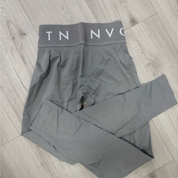 NVGTN Gray Leggings Comfortable Fit - Picture 4 of 4
